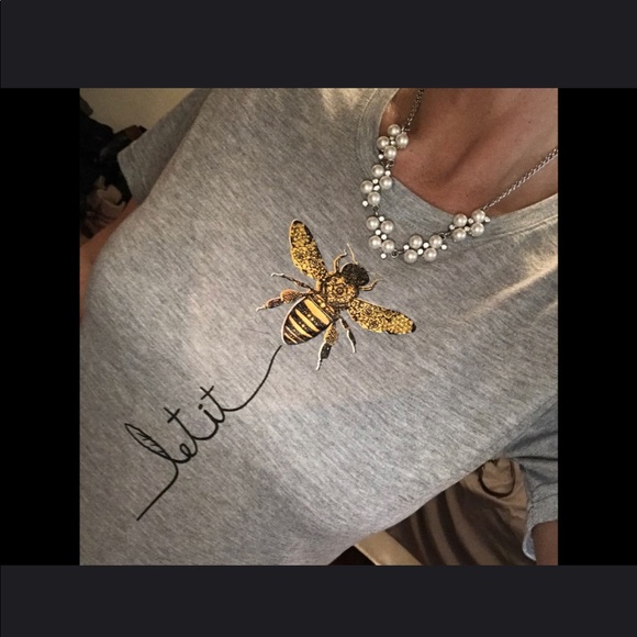 *LAST ONE*🐝 Amazing “Let it Bee” T-Shirt - Picture 2 of 2